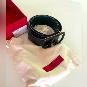 Authentic VALENTINO women belt. Black.